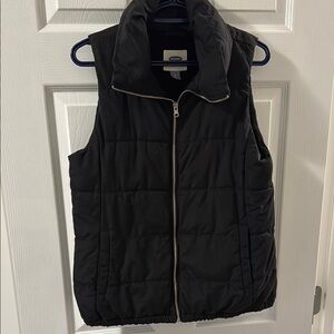 Old Navy Black Puffer Vest